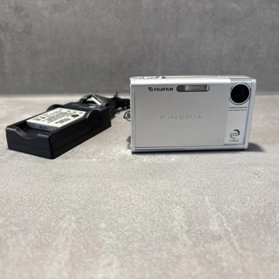Fujifilm Finepix Z1 Digitalkamera silber - getestet - Guter Zustand - Bild 1 von 4