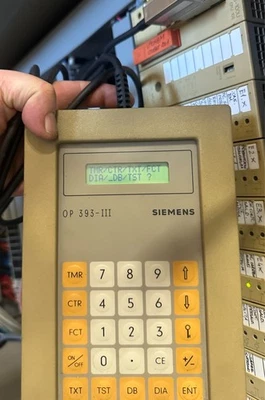 SIEMENS Simatic S5 OP 393 II-C 6ES5 393-0UA15 - Immagine 1 di 4