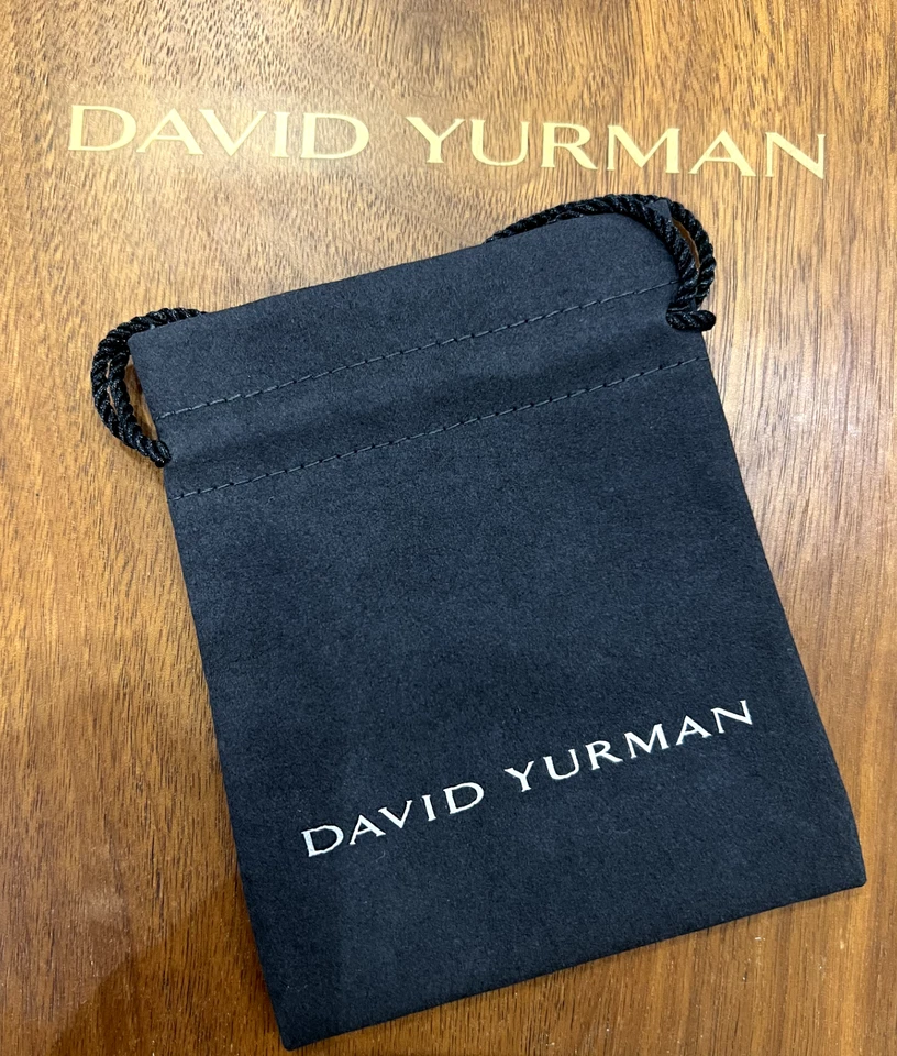 BOLSA JOYERÍA DAVID YURMAN GAMUZA MEDIANA 3.5" X 4.5" NUEVA (Para Pulseras, etc.) Foto 1 de 1