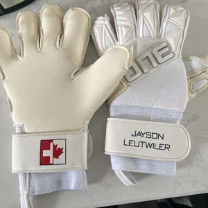 One Glove x-wrap control Size 9.5 uk match issue - Picture 1 of 8