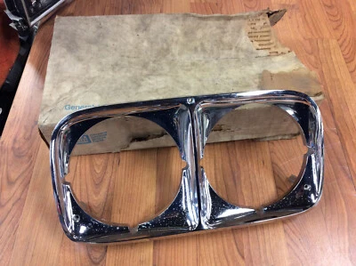 Moldura para porta farol Pontiac Bonneville Catalina NOS 1973 73 LER  - Imagem 1 de 4