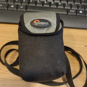 DRES 9 BLACK Lowepro Small Camera Case/Pouch with Strap Excellent Condition - Picture 1 of 7