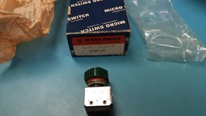 2PB426 / MICRO SWITCH / HONEYWELL/ GREEN ALUMINUM / METAL FRAME - PUSH BUTTON - Picture 1 of 7