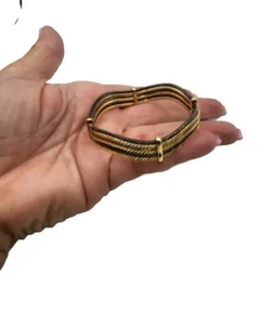 Brazalete Pequeño Ondulado Texturizado Negro Dorado Sólido Resistente Tamaño Pequeño - Imagen 1 de 6