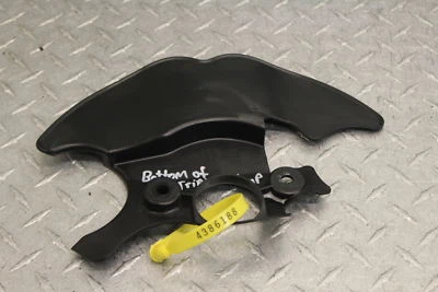 2009 SUZUKI HAYABUSA GSX1300R ПЕРЕДНИЕ ТРОЙНЫЕ ЗАЖИМЫ НИЖНЯЯ ЗАЩИТНАЯ КРЫШКА - Изображение 1 из 4