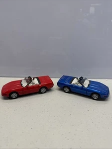Set Of 2 WELLY 90’s CORVETTE CONVERTIBLE Blue Red - 1 34 SCALE - # 9733 - Picture 1 of 8