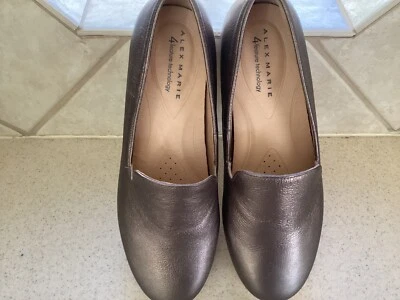 NUEVO. $89,99. BONITO PELTRE.  "Mocasín sin cordones Alex Marie 1,5"" tacón de plataforma". 7 M. Foto 1 de 4