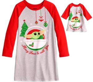 Mädchen Weihnachten Schlafanzug Gr. 8 Star Wars Baby Yoda Nachthemd & Puppe Pyjama Set - Bild 1 von 3