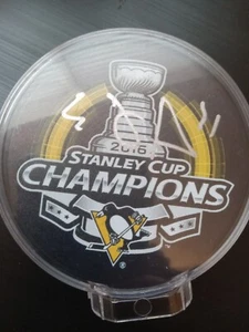 2016 Evgeni Malkin signed stanley cup champs puck from Frameworth - Picture 1 of 3