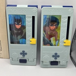 2 McDonald's Happy Meal 2018 Justice League Action Carte Contatto Astuccio Giocattolo, - Foto 1 di 13