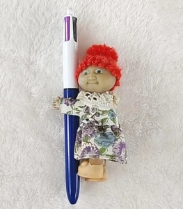 "Muñeco de pelo rojo abrazador lápiz vintage mini repollo parche niños 3,5"" años 80"  - Imagen 1 de 5