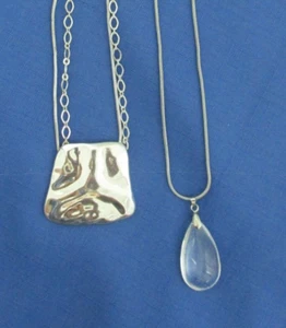 NEU Set-2 Damen Schmuck Halsketten Silber große Trapez & Träne Anhänger - Bild 1 von 15