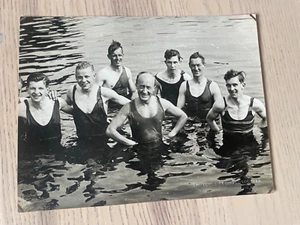 BISCHOF VON RIPON SCHWIMMENDER FLUSS URE ASKRIGG 1933 NÖRDLICHES ECHO PRESSEFOTOGRAFIE - Bild 1 von 3