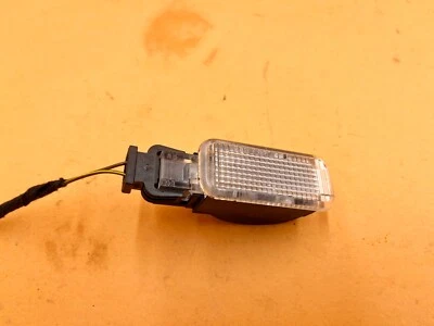 09-17 AUDI Q5 8R PUERTA DELANTERA TRASERA IZQUIERDA DERECHA ADVERTENCIA LUZ CORTESÍA LÁMPARA OEM Foto 1 de 4