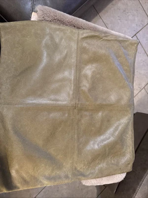 Funda de almohada Pottery Barn de cuero gamuza 18x18" verde ciprés gris VER FOTO Foto 1 de 4