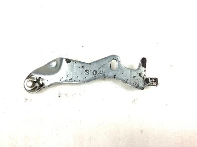 Оригинальный рычаг троса стояночного тормоза башмака левого заднего барабана гибридного Honda Civic MX 03–05 годов выпуска - Изображение 1 из 4