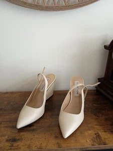 Charles & Keith retro design beige platform heels 38/7.5/5.5 - Picture 1 of 11