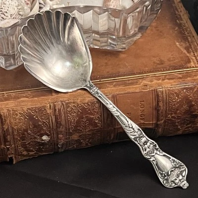 Cucharada de almendras Poppy by Baker-Manchester plateada con cuenco plisado lavado dorado 5,25" Foto 1 de 4