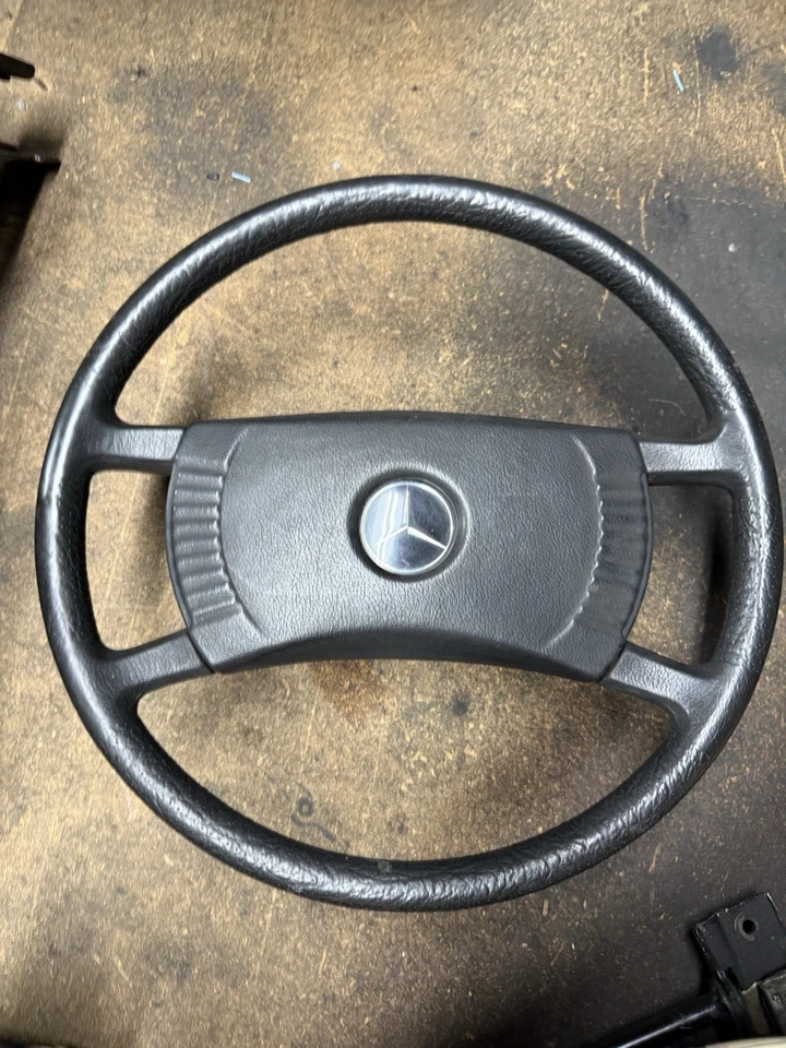 Рулевое колесо R107 450SL 350SL 380SL 280SL 500SL 450SLC 350SLC ЧЕРНОЕ  - Изображение 1 из 2