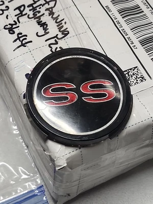 Chevrolet Impala SS 1965 tapacubos central de rueda inserción OEM GM Foto 1 de 2