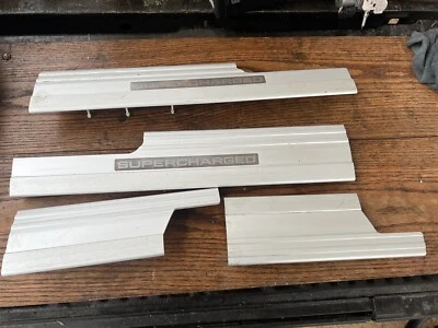 Land Range Rover 2007-2012 Supercharger SCUFF ALFÉIZAR PLACA CUBIERTA JUEGO DE MOLDURAS OEM Foto 1 de 3