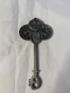 Limited 2018 Pesadilla conmemorativa antes de Navidad Mansión embrujada llave de vacaciones - Imagen 1 de 2