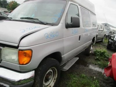 Rejilla cromada con insertos pintados para furgoneta Ford E150 03-07 557208 Foto 1 de 4