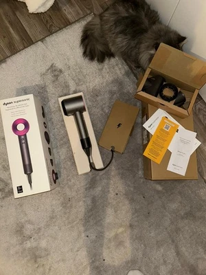 Dyson Supersonic Haartrockner, Lila/Grau, Inkl. Flyaway Aufsatz - Bild 1 von 4