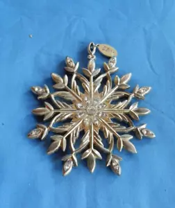 Lenox 2011 Snow Majesty adorno de Navidad copo de nieve plateado con joyas - Imagen 1 de 4