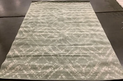 GREEN / IVORY 6'-0" x 9'-0" Flaw in Rug, Reduced Price 1172669504 ADR131Y-6 - Image 1 of 3