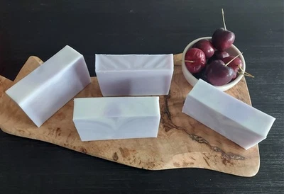 Масло ши и медовое мыло ручной работы.  Бар для ванны.  Летние ягоды с ароматом. - Изображение 1 из 4