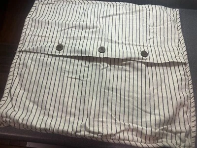 Piper Classics Katie’s Vintage Almohada a Rayas Falsa 26” X 25” Botones de Madera Foto 1 de 4