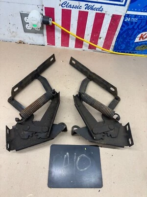 PAR DE BISAGRAS DE CAPÓ BISAGRAS para Pontiac Grand Prix Bonneville Catalina 1967 1968 Foto 1 de 4