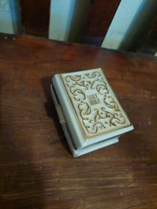 "Lenox Treasures Holy Bible Bisagras Caja de baratijas con bisagras Rosario 2 1/4"" X 3 1/4" - Imagen 1 de 7