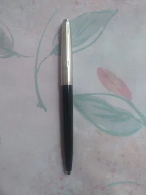 Bolígrafo Parker 45 tapa cromada y barril de plástico negro hecho en Inglaterra  Foto 1 de 4