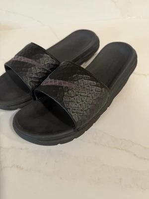 Sandalias Nike Benassi para hombre talla 10 negras suaves solares antracita 705474-091 Foto 1 de 4