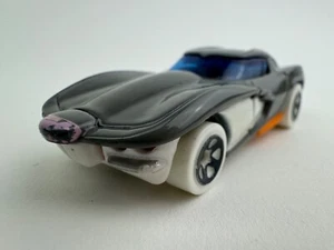 Hot Wheels Looney Tunes Bugs Bunny Character Car Version - Picture 1 of 7