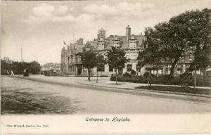 PRINTED POSTCARD OF THE ENTRANCE TO HOYLAKE, (NEAR LIVERPOOL) CHESHIRE BY WRENCH - Picture 1 of 2