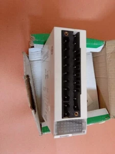 Schneider BMXAM00410 PV: 01 SV: 1.0 Ana 4 U/I Out Isolated - Picture 1 of 9