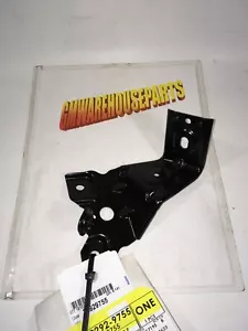 GM OEM 13-16 Malibu Limited Fender Fender Components-Front Bracket 22929755 - Picture 1 of 3
