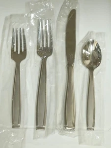 Oneida Edelstahl 4-teiliges Gedeck Piloti Satin Glänzend Flache Spitze Besteck USA  - Bild 1 von 1