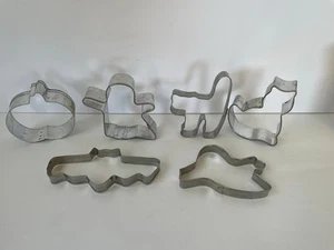 Vintage Lot/6 BAKEWARE Tin Cookie Cutters Holiday Halloween Cats Ghosts Pumpkin - Picture 1 of 1