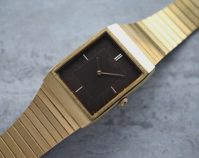 Enero 1985 Seiko Reloj Hombre Cuarzo Esfera Texturizada Cuadrado Tanque Muy Raro Foto 1 de 4