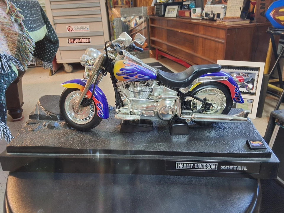HOT WHEELS HARLEY DAVIDSON SOFTAIL MOTORCYCLE 1:10 Scale Hot Wheels - Image 1 of 1