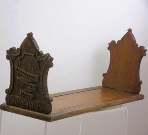 Vintage handgeschnitzter Buchhalter aus Holz - "Maners Makyth Man" Schnitzerei - 38x14cm - Bild 1 von 11