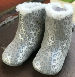 Baby Girls Surprize Stride Rite 6-12 mo Silver Animal Print Faux Fur Boots - Picture 1 of 6