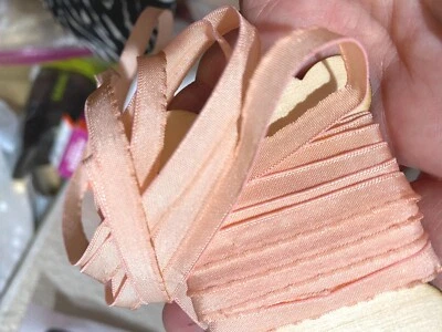 Ombre Sombreado Lechuga Borde Cinta Flor Fabricación Rosa 1yd Hecho en Francia Foto 1 de 2