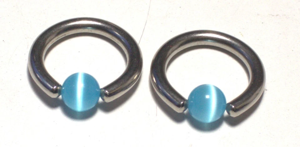 Dos anillos cautivos interiores exteriores de 10 g 1/2 VCH ojos de gato azules acero quirúrgico 316L Foto 1 de 1