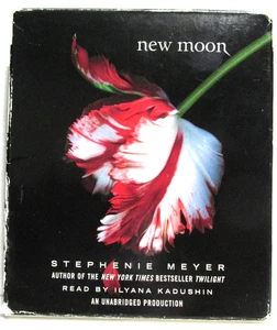 New Moon Audio Book 12 CDs By Stephenie Meyer - Picture 1 of 2
