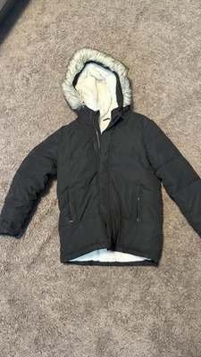 Chaqueta de invierno Abercrombie & Fitch para niños talla 15/16 Foto 1 de 3